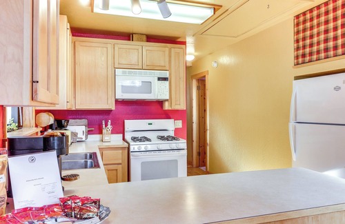 Tahoe City House | < 2 Blocks to Lake Tahoe: Family Home Near Skiing