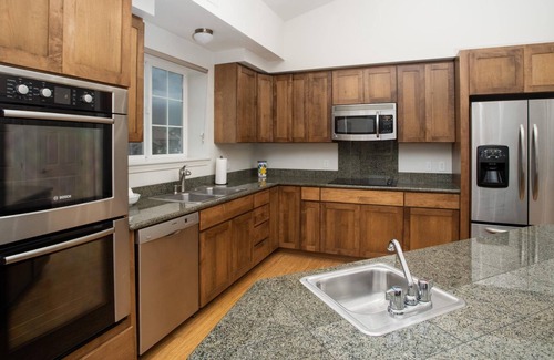 Downtown Leavenworth Apartment | 2 BR/2 BA Condo with Stunning Views from Private Balcony – in Town!