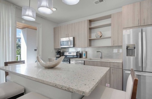 Inlet Beach Condo | *2 BR/2 Ba* Sleeps 6! 2 bikes! Beach access!