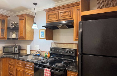 Highlands - Perkins Apartment | 2 BR apartment with laundry, pool
