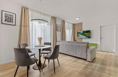 Nivy Apartment | 2 BR Apt Steps to Nivy Station