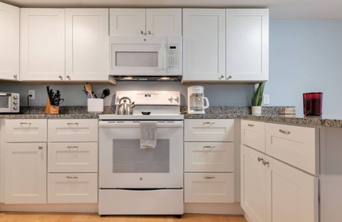 Southwest Harbor Condo | 2 BR Condo & 3 min Walk to Downtown SWH [Low Tide]