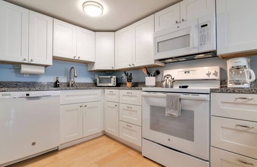 Southwest Harbor Condo | 2 BR Condo & 3 min Walk to Downtown SWH [Low Tide]
