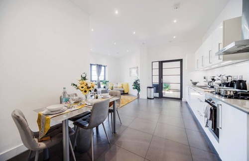 Woolwich Riverside Apartment | 2 BR flat|Parking|ExcelFast Trains|O2|River View