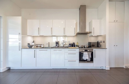 Woolwich Riverside Apartment | 2 BR flat|Parking|ExcelFast Trains|O2|River View