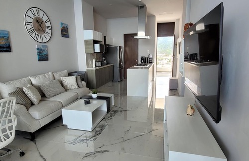 Las Glorias Condo | 2 BR Ocean View Penthouse @ Harbor 171 w/Lux Amenities