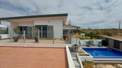 Ayir House | 2 bungalows avec vue sur mer et piscine PARTAGEE