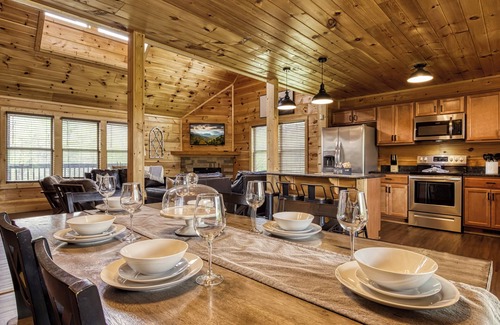 Gatlinburg - Pigeon Forge Cabin | 2 Cabins 24 Guests 7BR Hot Tubs Game Rooms Family Fun in the Smokies