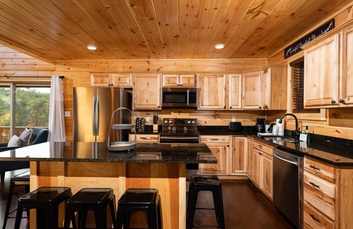 Gatlinburg - Pigeon Forge Cabin | 2 Cabins 24 Guests 7BR Hot Tubs Game Rooms Family Fun in the Smokies