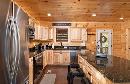 Gatlinburg - Pigeon Forge Cabin | 2 Cabins 24 Guests 7BR Hot Tubs Game Rooms Family Fun in the Smokies