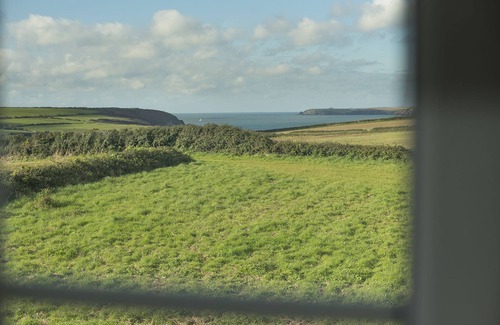 Angle House | 2 Chapel Bay, Holiday Home Angle, Sleeps 5, 2 bedrooms, bathrooms