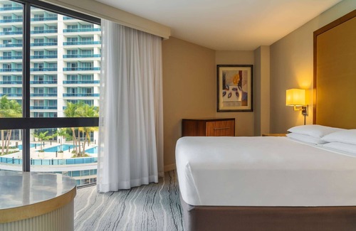 Downtown Miami Hotel | 2 Connecting Suites at a 4⭐️ Hotel