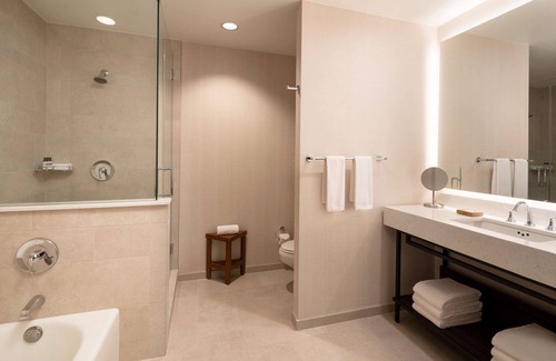 Lost Pines Hotel | 2 Connecting Suites at a 4⭐️ Hotel