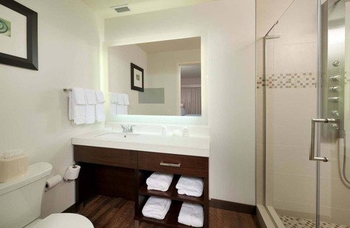 Downtown Pittsburgh Hotel | 2 Connecting Suites at a Hotel