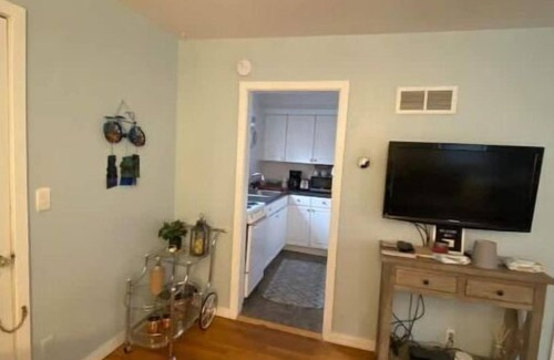 Saugatuck House | #2 Cozy 1-bdrm suite downtown with parking