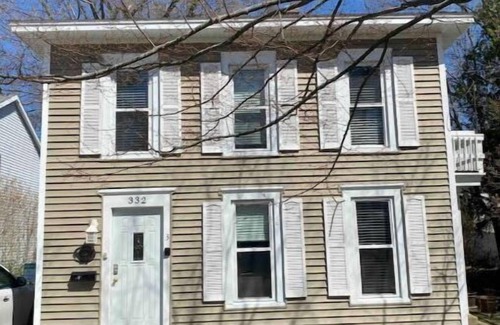Saugatuck House | #2 Cozy 1-bdrm suite downtown with parking