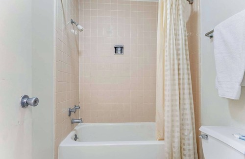 Eastside Promise Neighborhood Hotel | 2 Cozy Rooms Offering Free Breakfast & Easy Access to Local Attractions