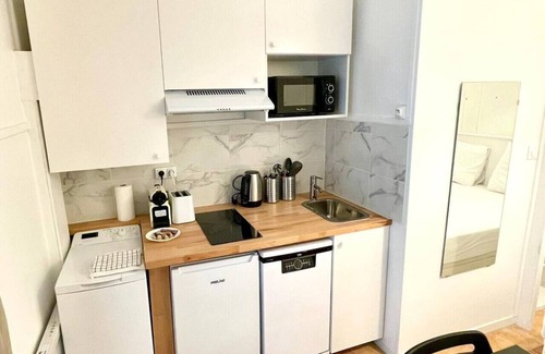 Quartier de Rochechouart Apartment | 2. Cozy Studio Paris - Montmartre - Opera