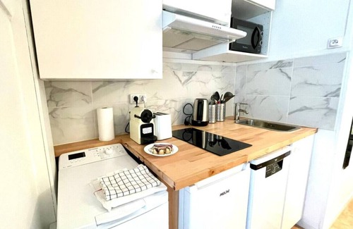 Quartier de Rochechouart Apartment | 2. Cozy Studio Paris - Montmartre - Opera