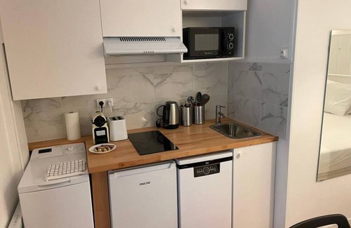 Quartier de Rochechouart Apartment | 2. Cozy Studio Paris - Montmartre - Opera