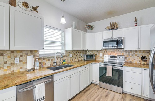 Freeport House | 2 Decks, Patio & Views: Beachfront Texas Retreat