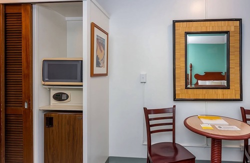 Ala Moana House | 2 Deluxe Two Doubles Rooms at Pagoda Hotel