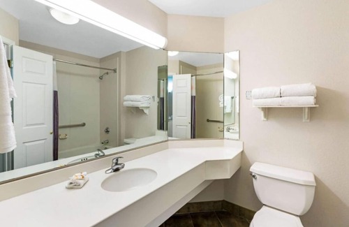 Superstition Springs Hotel | 2 Double Beds ADA at La Quinta Inn & Suites by Wyndham Mesa Superstition Springs