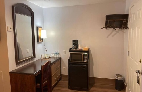 North Tonawanda Hotel | 2 Double Beds Room, Scottish Inns, Free Parking, Niagara Falls Family Fun