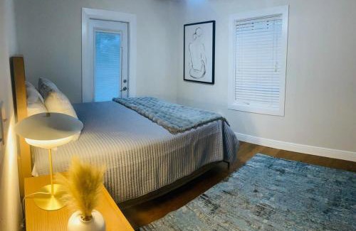 Palm Lee Park House | 2 Edison bungalows