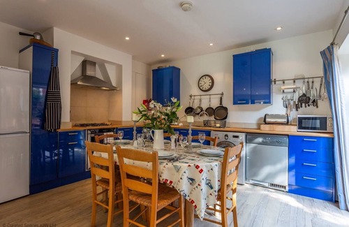 Seaview Cottage | 2 Elgin House - a semi detached house that sleeps 6 guests in 3 bedrooms