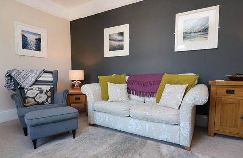 Bodmin Cottage | 2 EMMA PLACE, pet friendly, with open fire in Bodmin