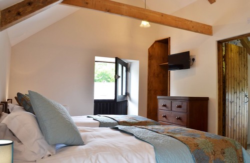 Blaencelyn Cottage | 2 ensuite bedroom cottage, sleeps 4, hot tub, 1 dog welcome, coastal