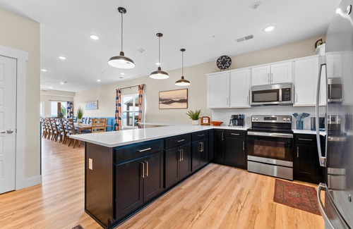 Branson House | 2 Epic Lakeview Homes, 18 BDs, Community Pools