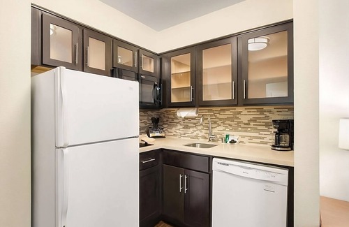Carmel Mountain Ranch Hotel | 2 Family-Friendly Units w/Full Kitchen & Outdoor Pool, Minutes to San Diego Zoo