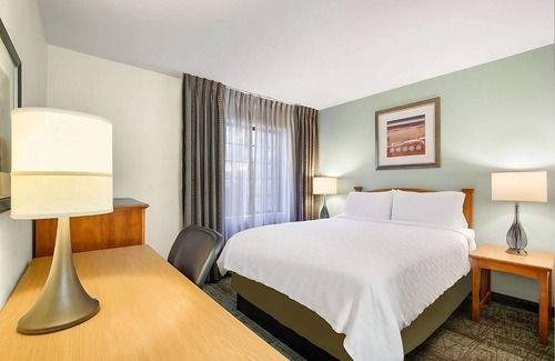 Carmel Mountain Ranch Hotel | 2 Family-Friendly Units w/Full Kitchen & Outdoor Pool, Minutes to San Diego Zoo