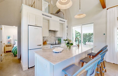 Brenham Cottage | 2 Farmhouse chic cottages between Brenham and Lake Somerville- open layout, W/D