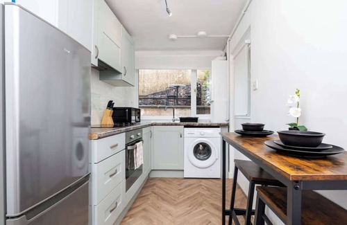 Annan House | 2 Bedroom House - Free Parking