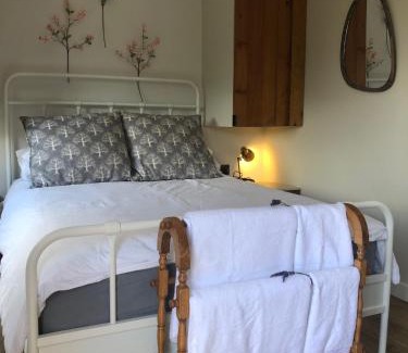 Bruton House | 2 Guests - Garden Retreat with Balcony Views