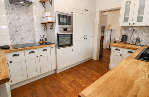 North Shields House | 2 HARTBURN ROAD, pet friendly, with a garden in Tynemouth
