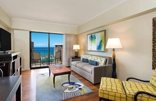 Waikiki Resort | 2 Hilton Grand Vacation Club Hawiaan Village Resort, Beachfront
