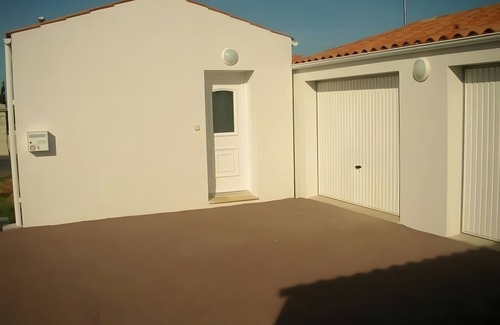 Dolus-d'Oleron House | 2★ Holiday Home with Private Garden, Close to Beach and Shops in Dolus-d’Oléron