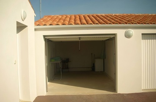 Dolus-d'Oleron House | 2★ Holiday Home with Private Garden, Close to Beach and Shops in Dolus-d’Oléron