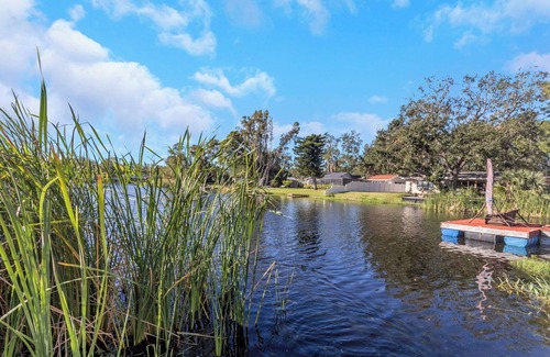 Madeira Beach House | 2 Homes! - 4 MN to Madiera BCH - Hottub - HTD Pool