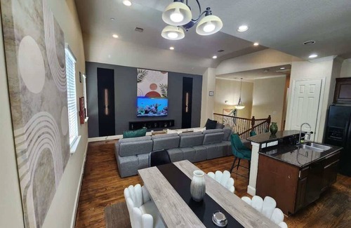 Houston House | 2 Homes for 1 | Galleria | Private Pool Retreat