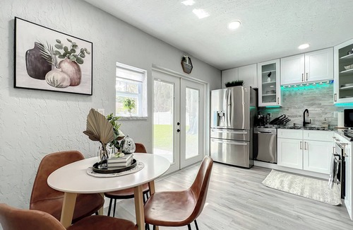 Clearwater House | 2 Homes- Heated Pool & Pickleball- The Dunedin Duo