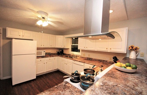 Lake Junaluska House | 2 houses in one/Great for multi family grps. King suite. Walk to Lake Junaluska