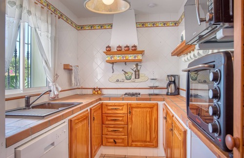 Churriana Villa | 2 houses in the big garden, 4 bedrooms, 2 private kitchens, heated pool
