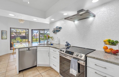 Bradenton House | 2 Houses w/Private Pools! Adjacent Lots!