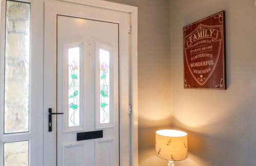 Settle House | 2 Ings Avenue