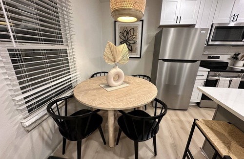 Norfolk - Virginia Beach Apartment | 2 king bed steps to beach - 9